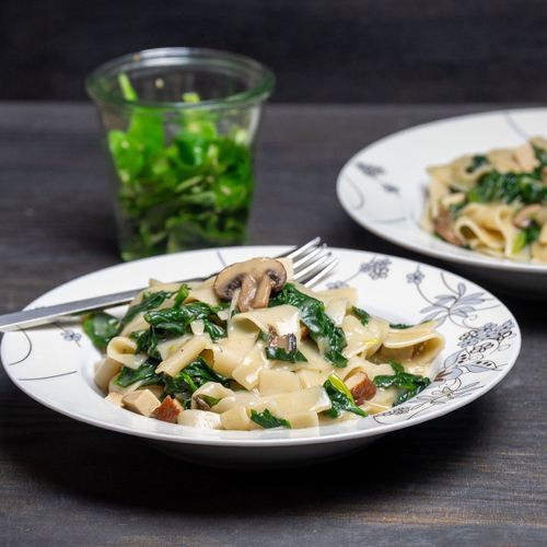 Bandnudeln mit Champignon-Spinat-Sahnesoße